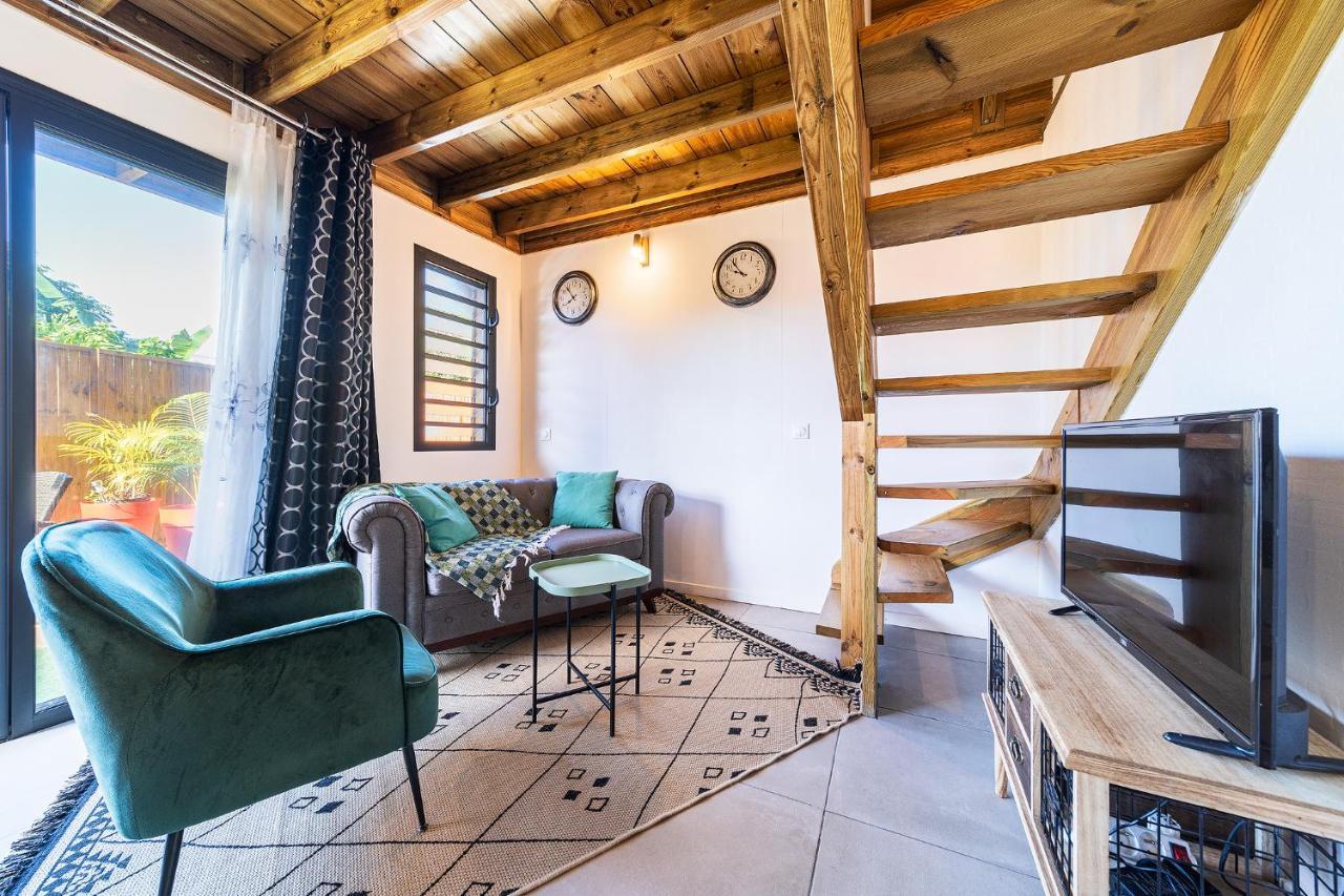 Charmant chalet avec jacuzzi Saint-Philippe Extérieur photo