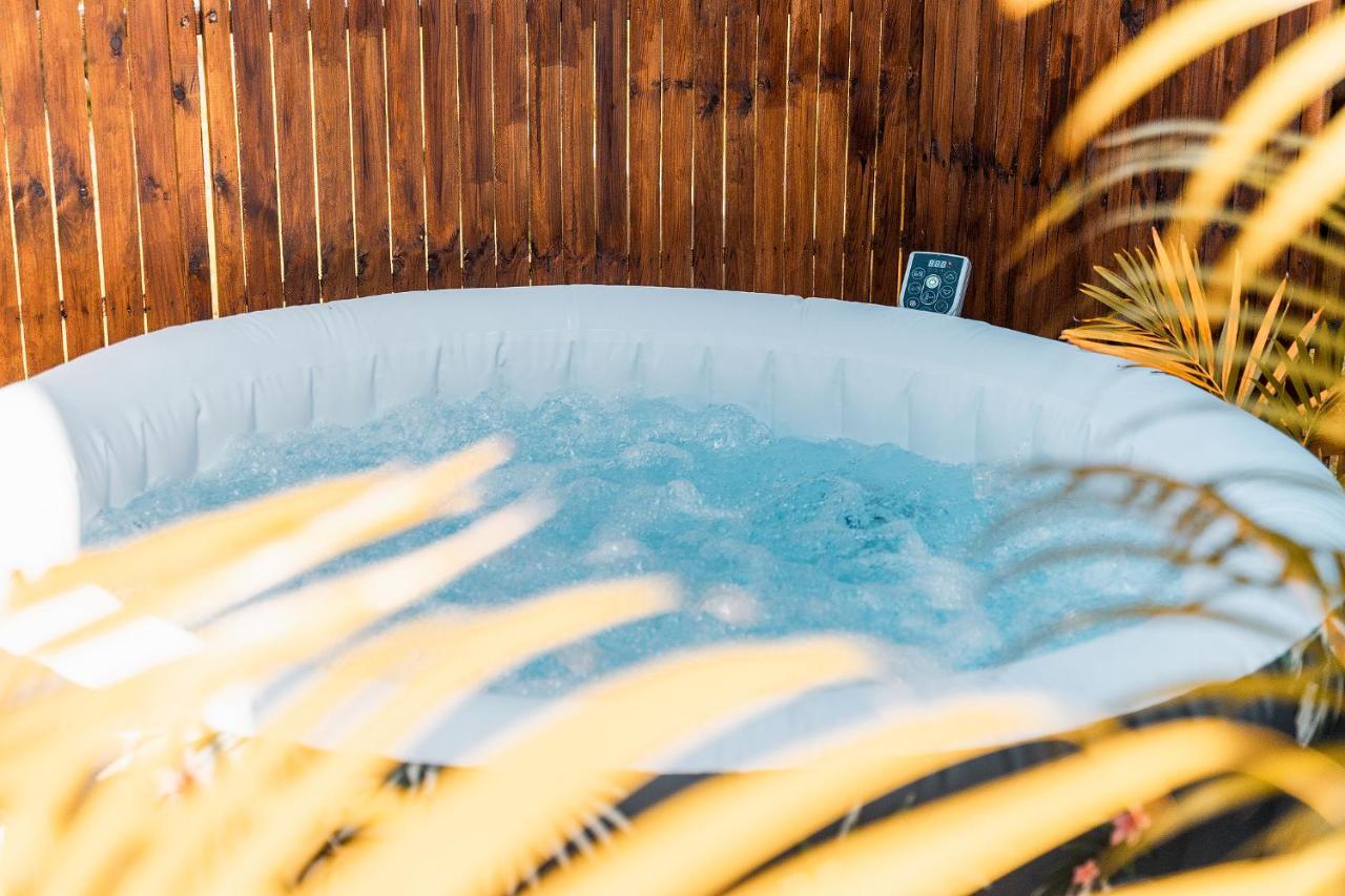 Charmant chalet avec jacuzzi Saint-Philippe Extérieur photo