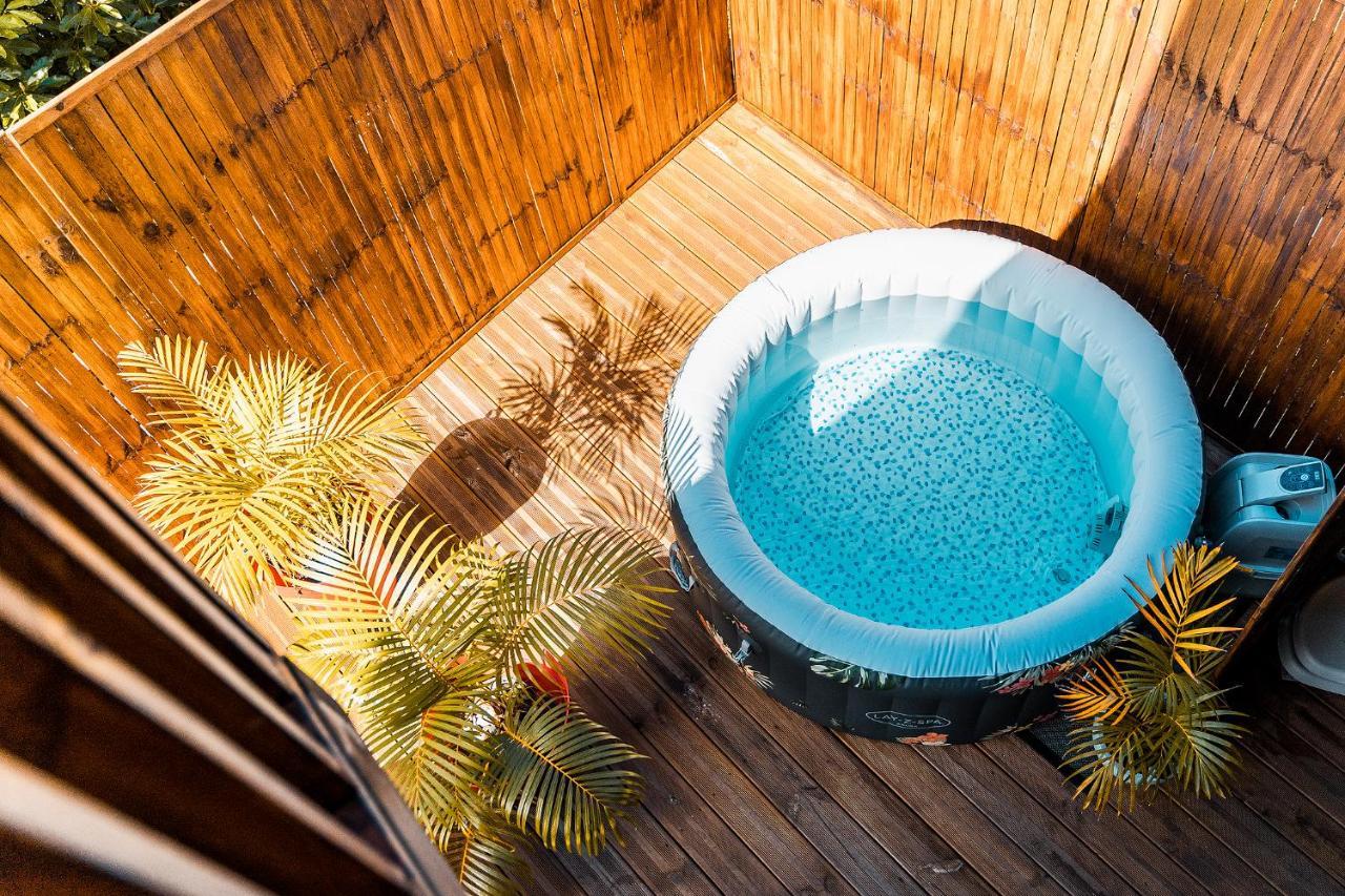 Charmant chalet avec jacuzzi Saint-Philippe Extérieur photo