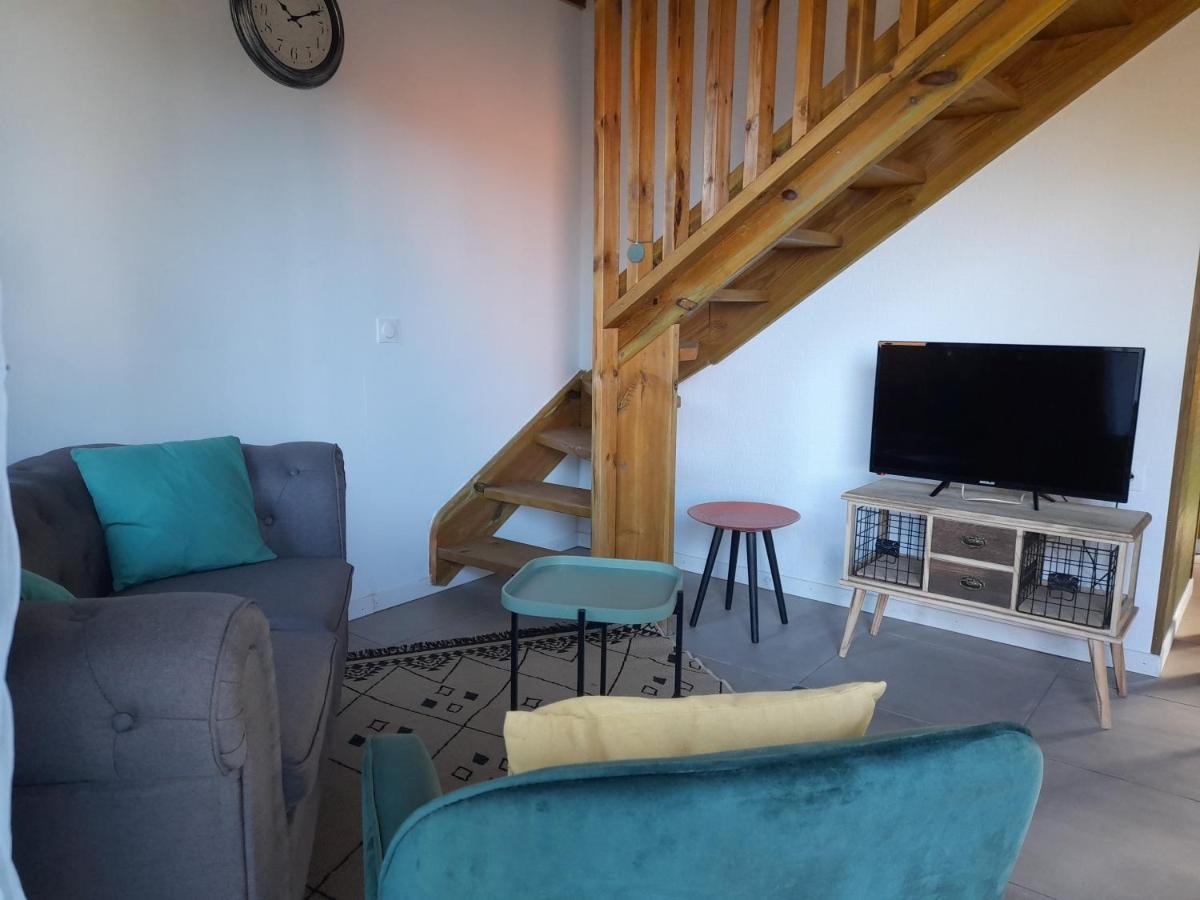 Charmant chalet avec jacuzzi Saint-Philippe Extérieur photo