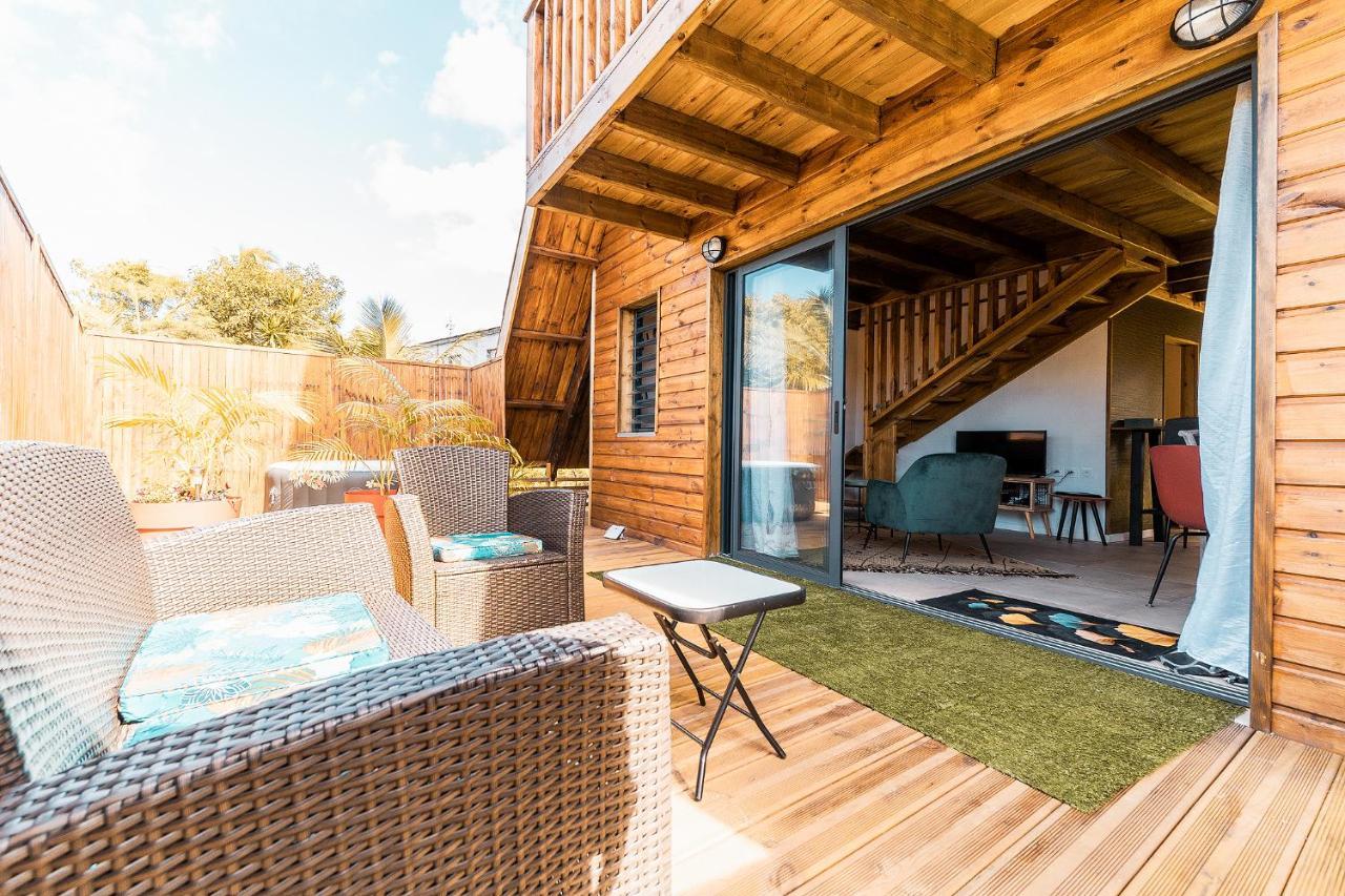 Charmant chalet avec jacuzzi Saint-Philippe Extérieur photo