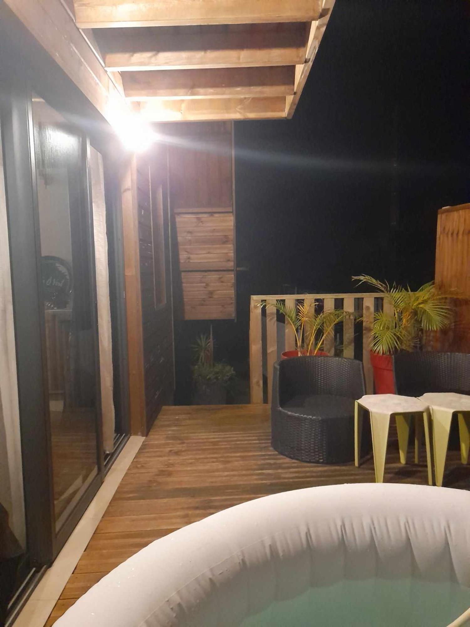 Charmant chalet avec jacuzzi Saint-Philippe Extérieur photo