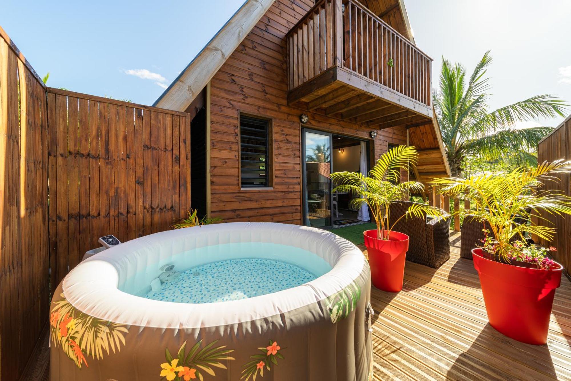 Charmant chalet avec jacuzzi Saint-Philippe Extérieur photo