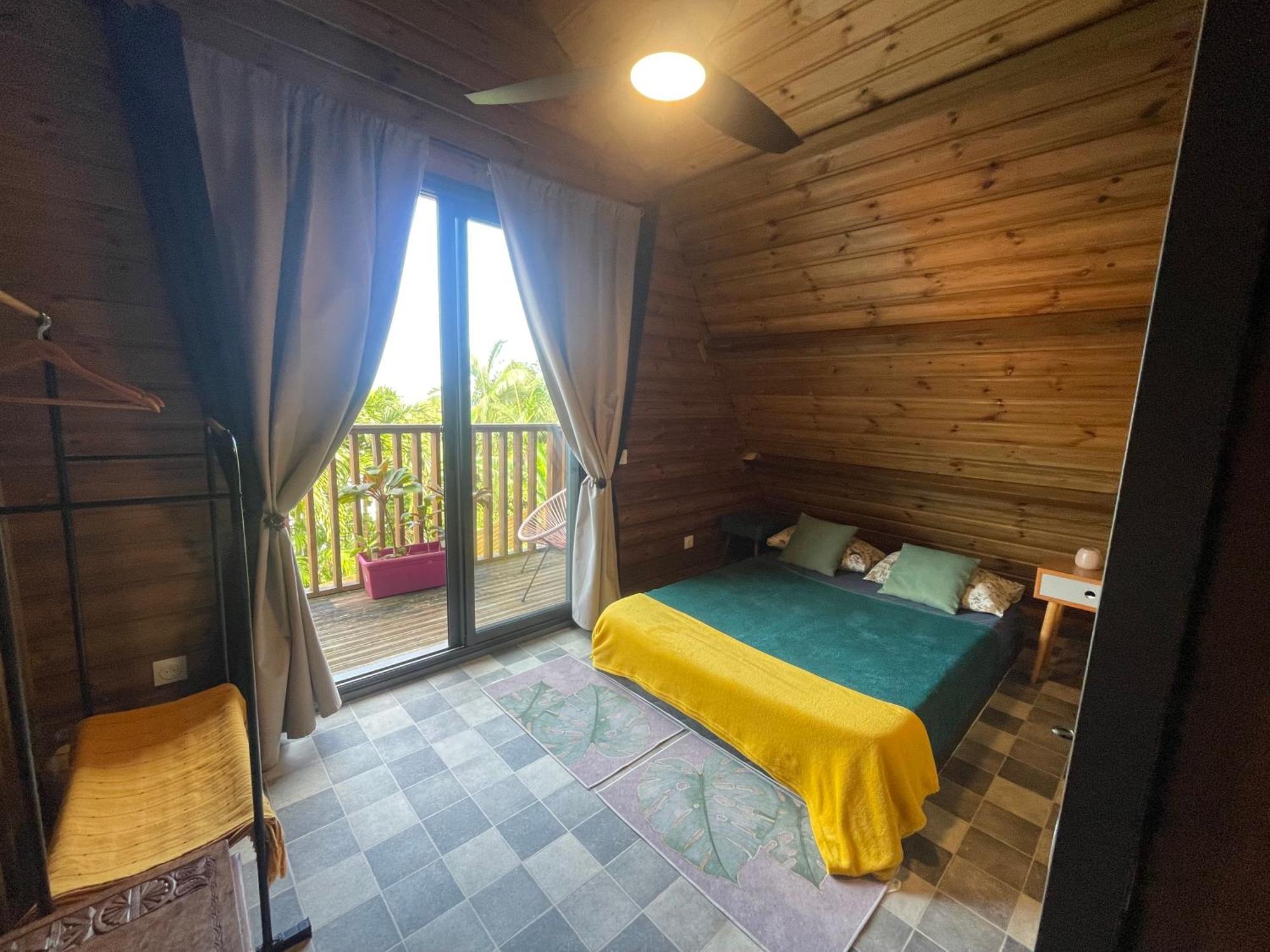 Charmant chalet avec jacuzzi Saint-Philippe Extérieur photo